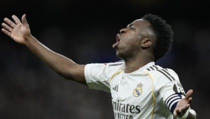 世界杯高清直播平台-4人死扛到底！维尼修斯拒绝祝福阿隆索 名宿：他才是皇马万恶之源