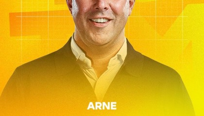 世界杯手机直播软件-利物浦前三轮全胜领跑，斯洛特当选英超8月最佳主教练