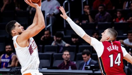 世界杯在线观看入口-热火双星56分拯救希罗，布克24+9+9难救主，太阳无缘20分大逆转